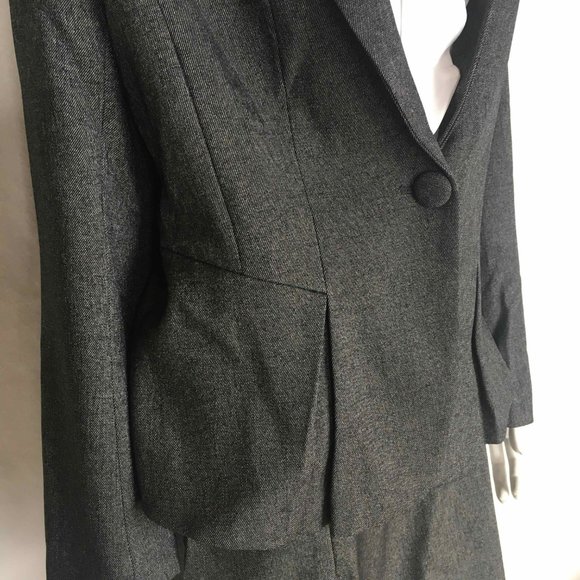 Mfrannie New Suit - includes blouse, skirt and blazer - Picture 2 of 16